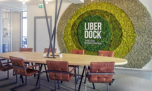 Liber dock heeft nieuw kantoor met bijzonder moslogo